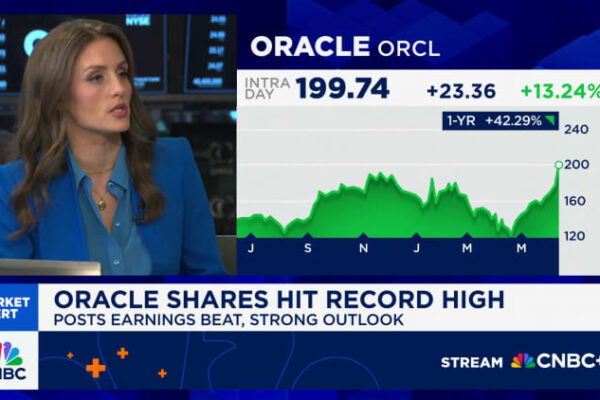 Oracle stock jumps after  billion annual cloud deal Oracle stock jumps after  billion annual cloud deal