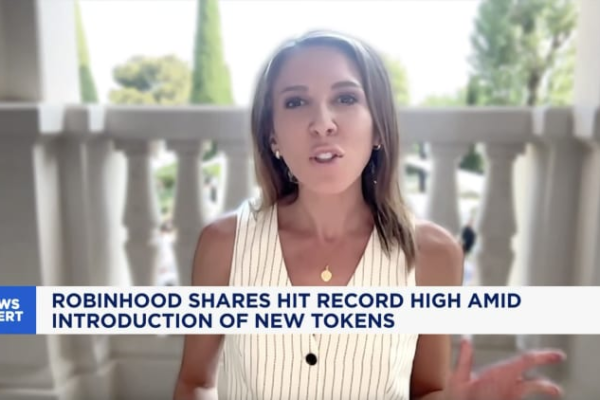 Robinhood gives out tokens of OpenAI and SpaceX. Stock hits record