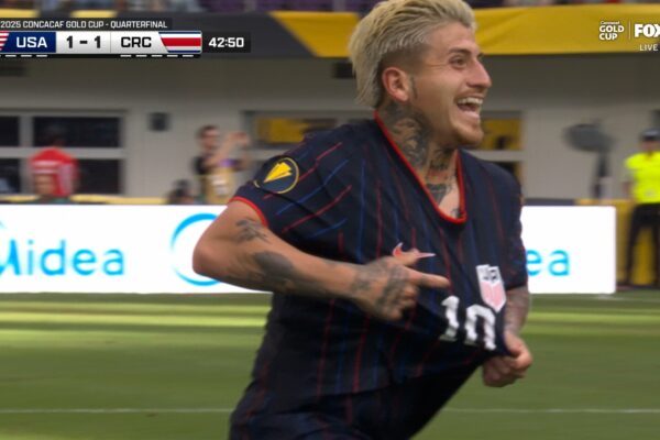 United States' Diego Luna scores equalizer in 43' vs. Costa Rica