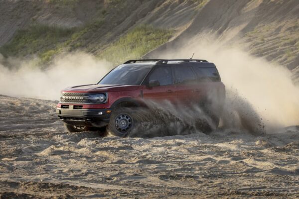 Ford recalls more than 694,000 SUVs in U.S. after year-long fuel leak probe