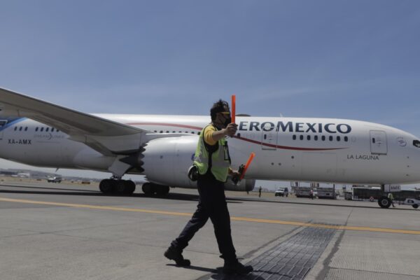 U.S. threatens Mexican airline flights over cargo, competition issues