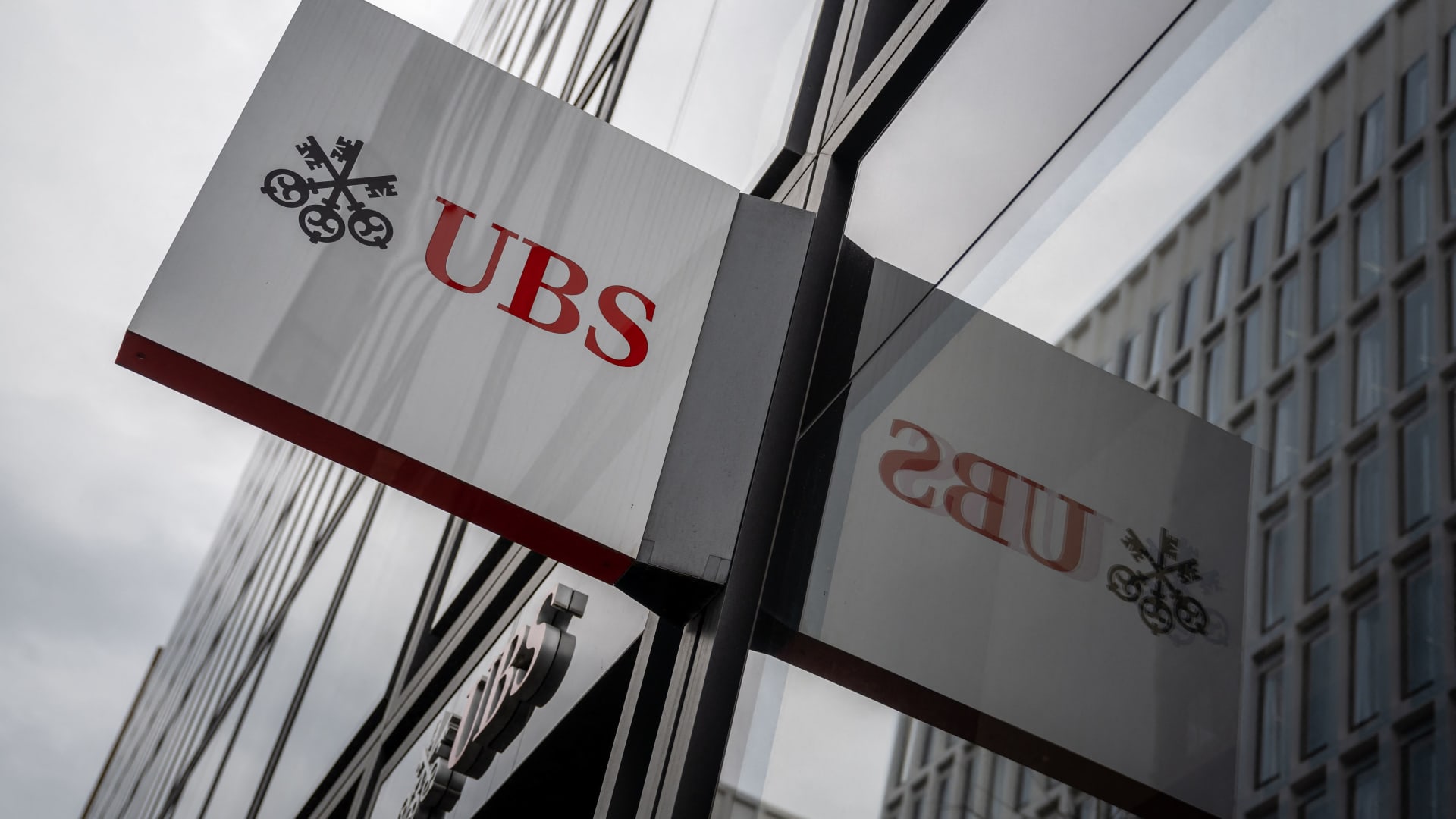UBS posts net profit beat as market volatility boosts trading