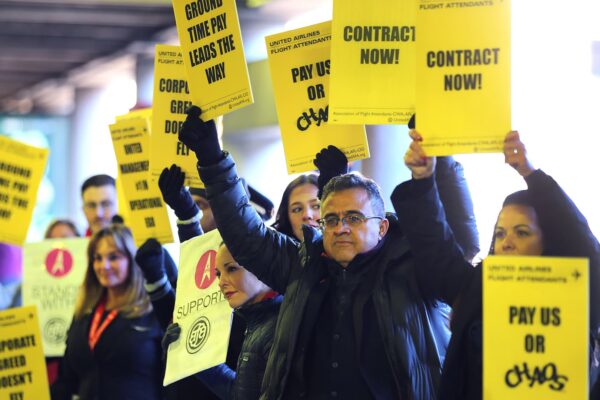 United Airlines flight attendants vote down contract