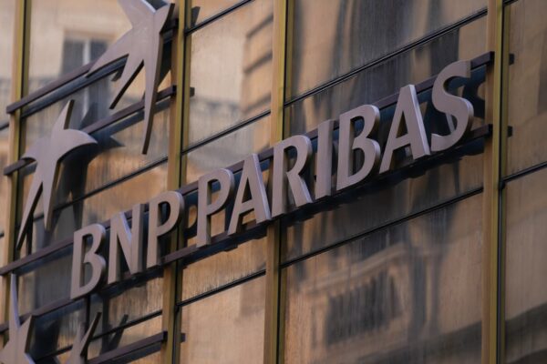 Top Europe banks warn of euro strength, ‘wait-and-see’ market amid U.S. tariffs