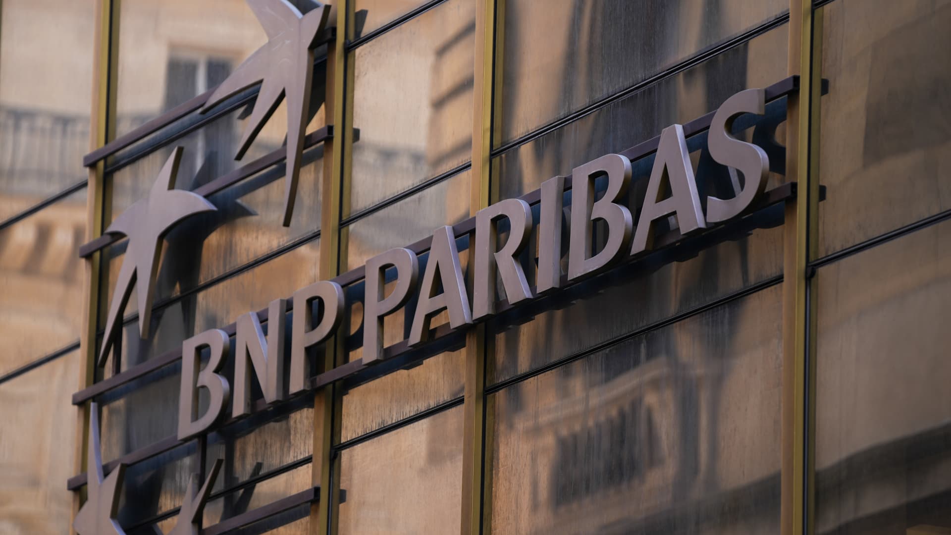 Top Europe banks warn of euro strength, ‘wait-and-see’ market amid U.S. tariffs Top Europe banks warn of euro strength, ‘wait-and-see’ market amid U.S. tariffs