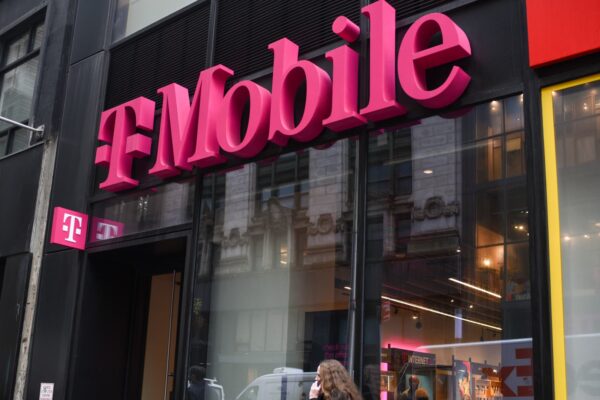 This tech stock is flashing signs it’s ready to roll over. How to profit if it does