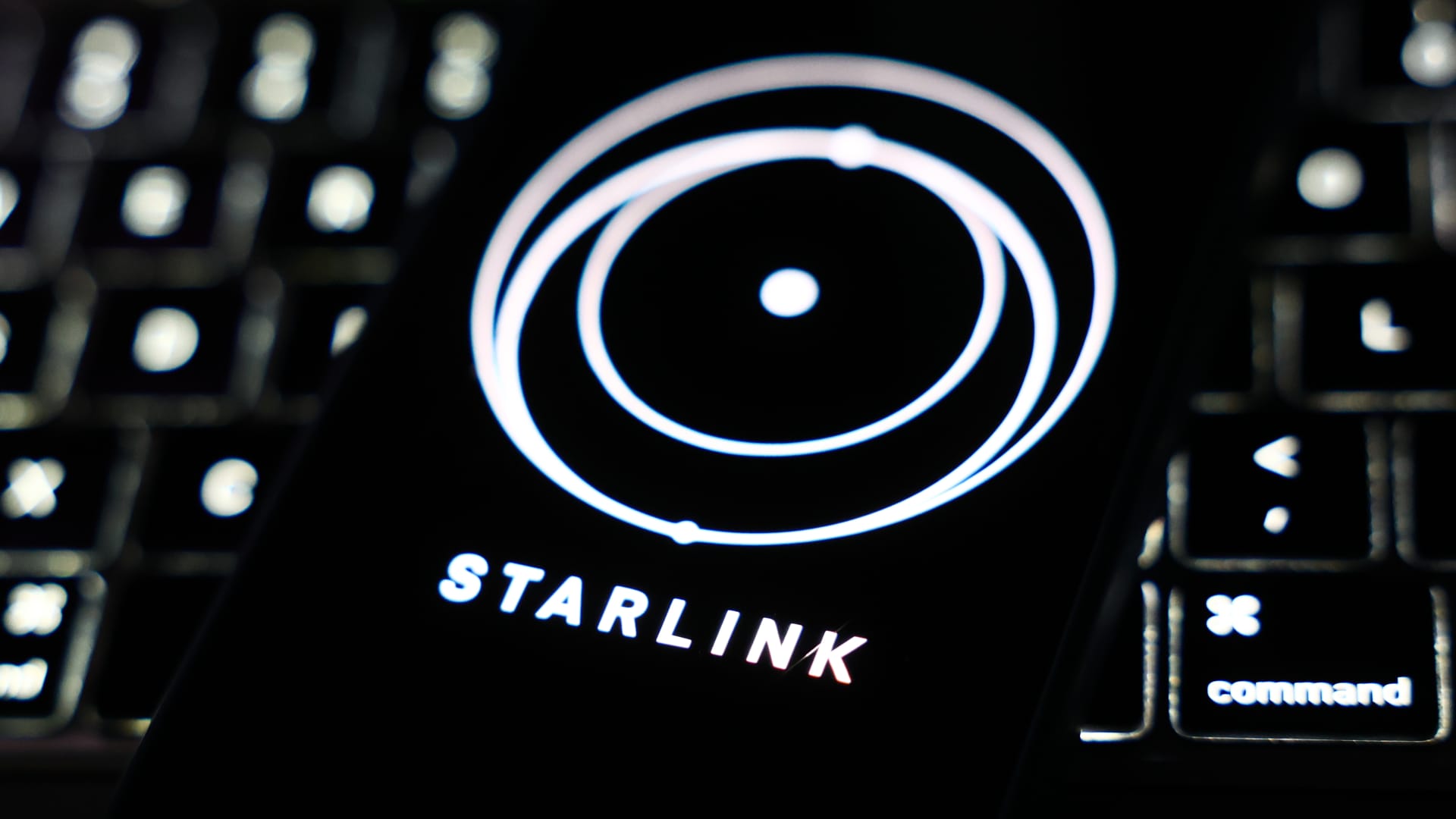 Musk’s Starlink outage day after rollout of T-Mobile satellite service Musk’s Starlink outage day after rollout of T-Mobile satellite service