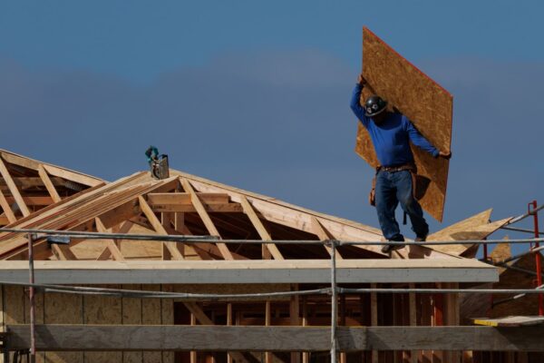 Homebuilders are slashing prices at the highest rate in 3 years