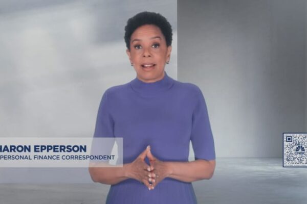 Using credit cards to pay for your wedding: pros and cons