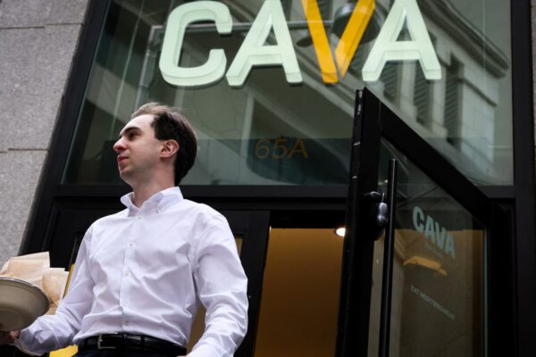 Fast-casual restaurants lean on loyalty programs amid consumer pullback