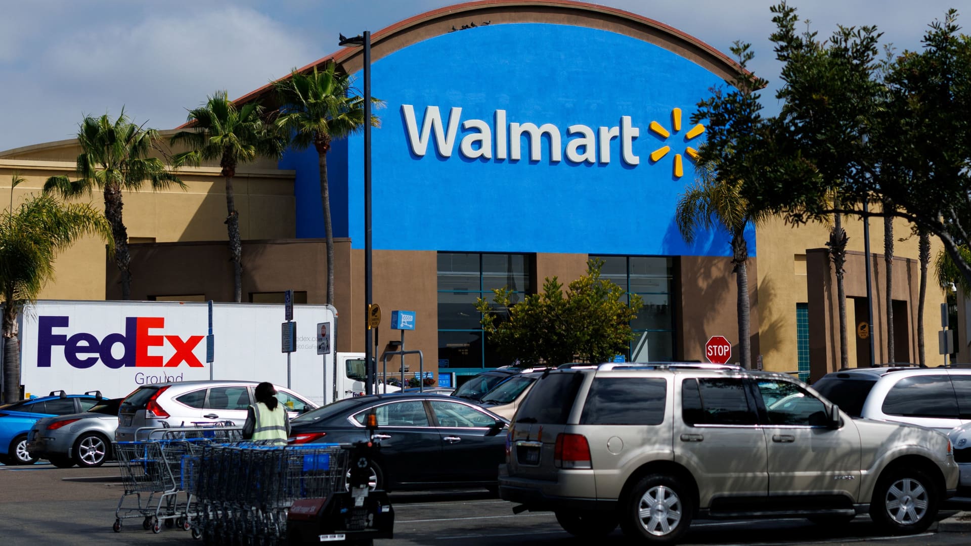 Walmart is cutting hundreds of store-support roles: Report