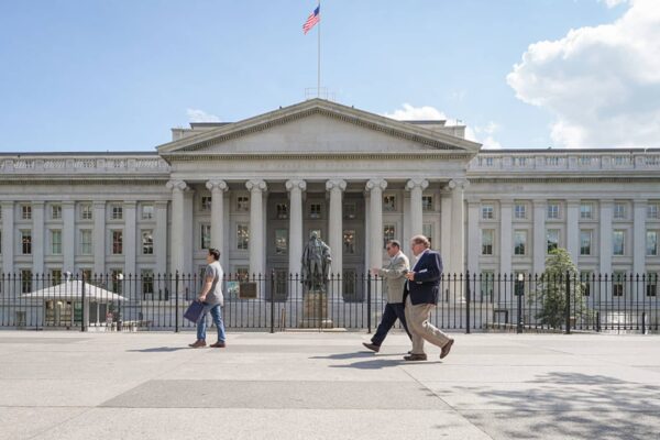 How the U.S. Deficit Could Spark a Crisis