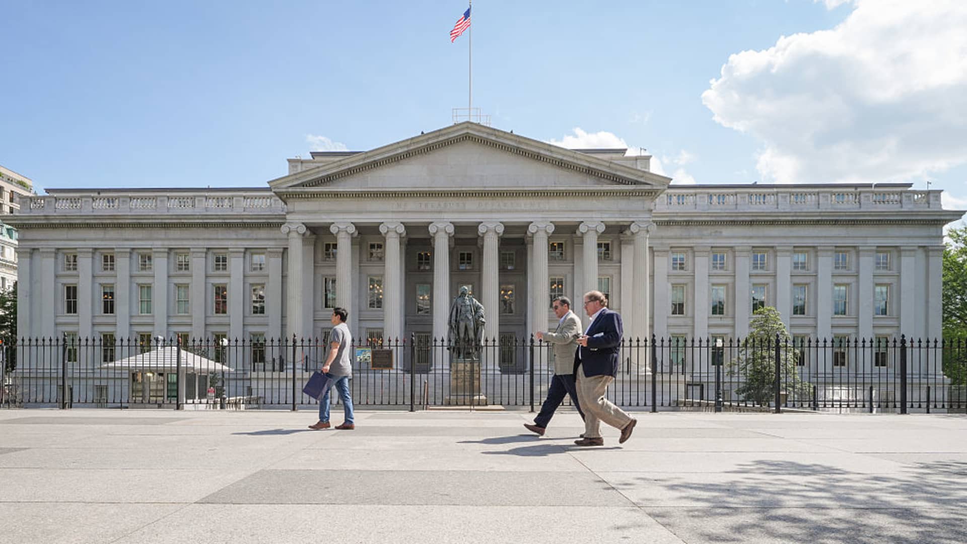 How the U.S. Deficit Could Spark a Crisis How the U.S. Deficit Could Spark a Crisis