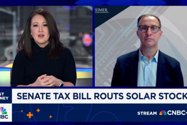 Trump gives oil industry what it wants; hurts solar and wind