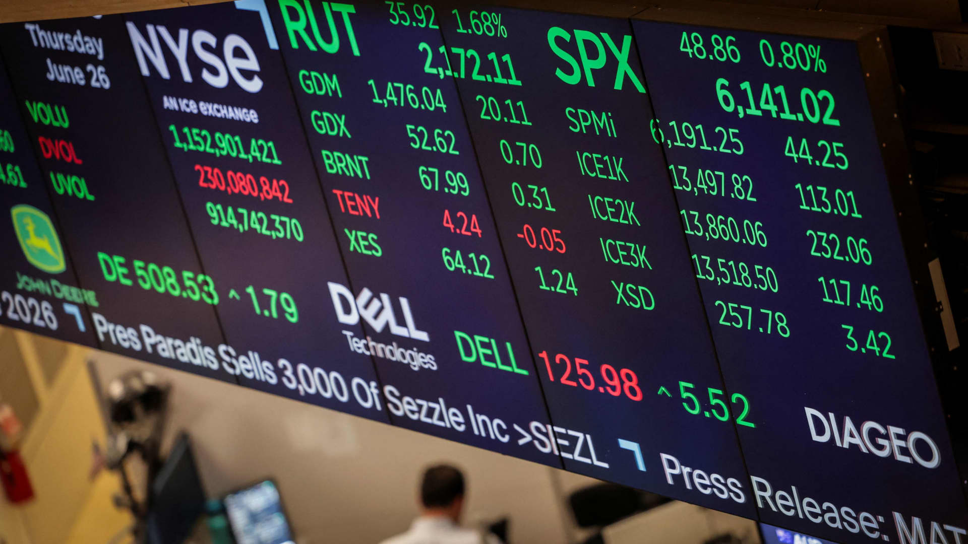 Europe stock exchanges mull 24-hour trade to attract retail investors