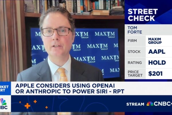 Apple is facing pressure from Wall Street to figure out AI strategy