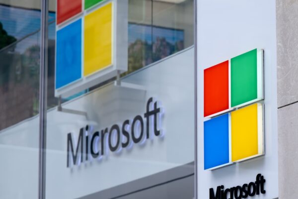 Microsoft alerts businesses, governments to server software attack