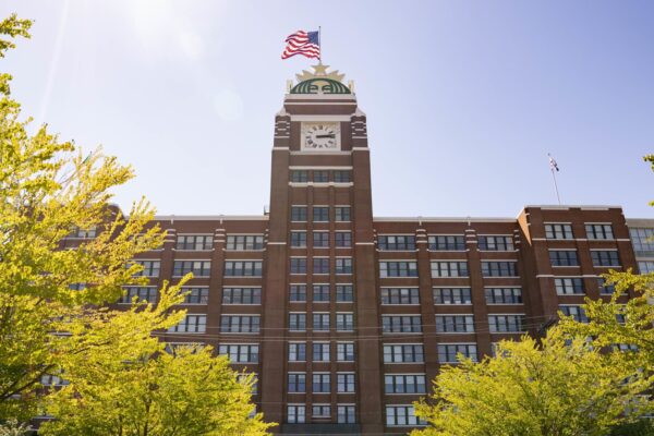 Starbucks to require employees in office four days a week, offer payouts
