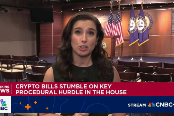 Roblox starts age verification system to unlock unfiltered chats