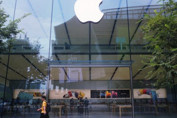 If Apple makes a foldable phone, analysts say this stock will benefit