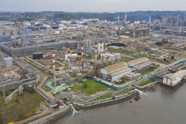 Indonesia plans  billion refineries contract with U.S. firm amid tariffs deal Indonesia plans  billion refineries contract with U.S. firm amid tariffs deal