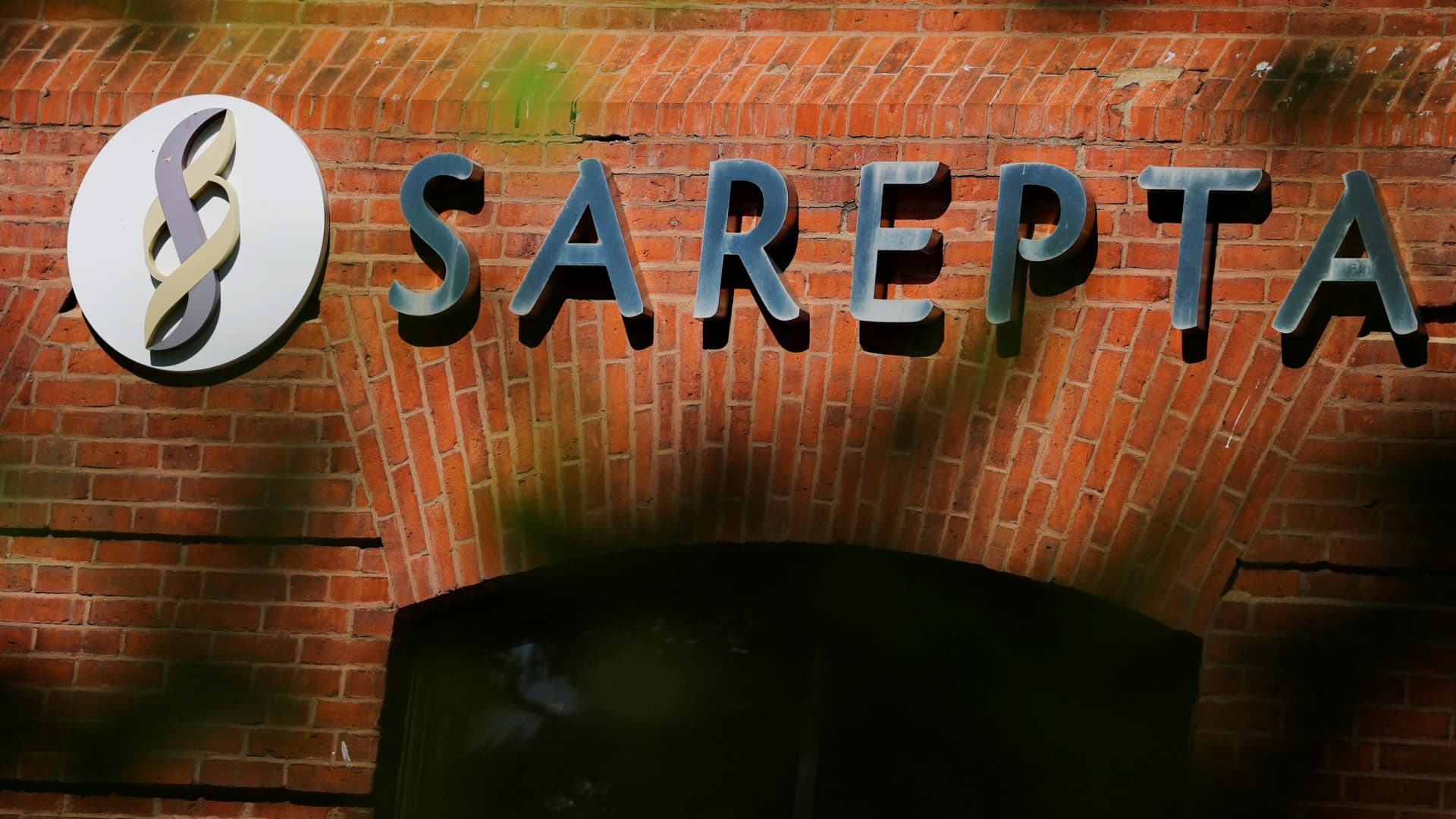 Sarepta resumes shipping of gene therapy Elevidys to patients who can walk Sarepta resumes shipping of gene therapy Elevidys to patients who can walk