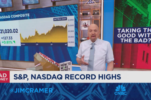 Jim Cramer lists positive and negative themes shaping market action Jim Cramer lists positive and negative themes shaping market action