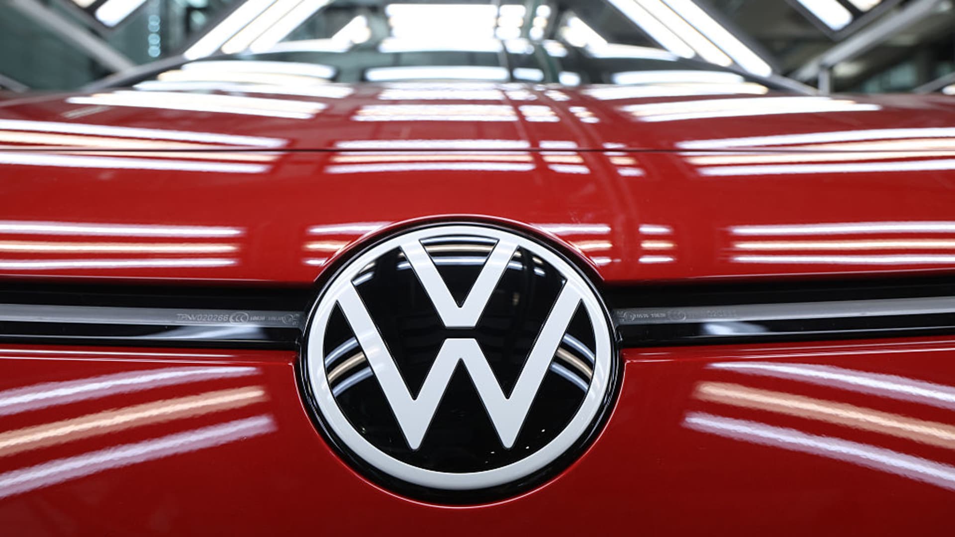 Volkswagen posts 29% drop in second-quarter profit as tariffs hit hard Volkswagen posts 29% drop in second-quarter profit as tariffs hit hard