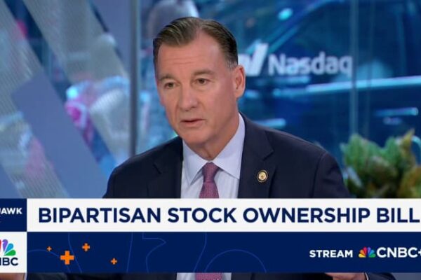 Bill in Congress could reward companies that give employees stock