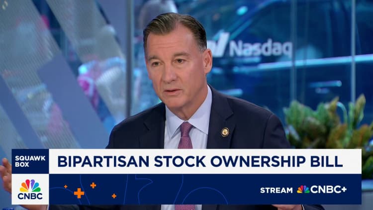 Bill in Congress could reward companies that give employees stock