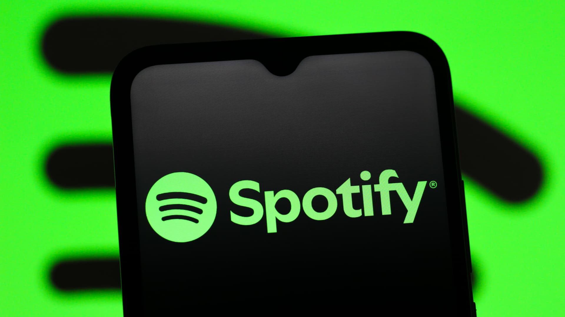 Spotify stock falls 6% on revenue miss, lackluster guidance
