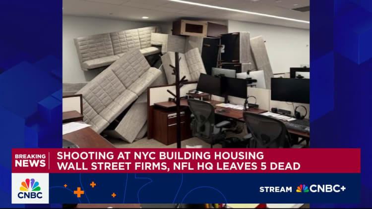 NFL employee seriously injured in shooting at NYC headquarters NFL employee seriously injured in shooting at NYC headquarters