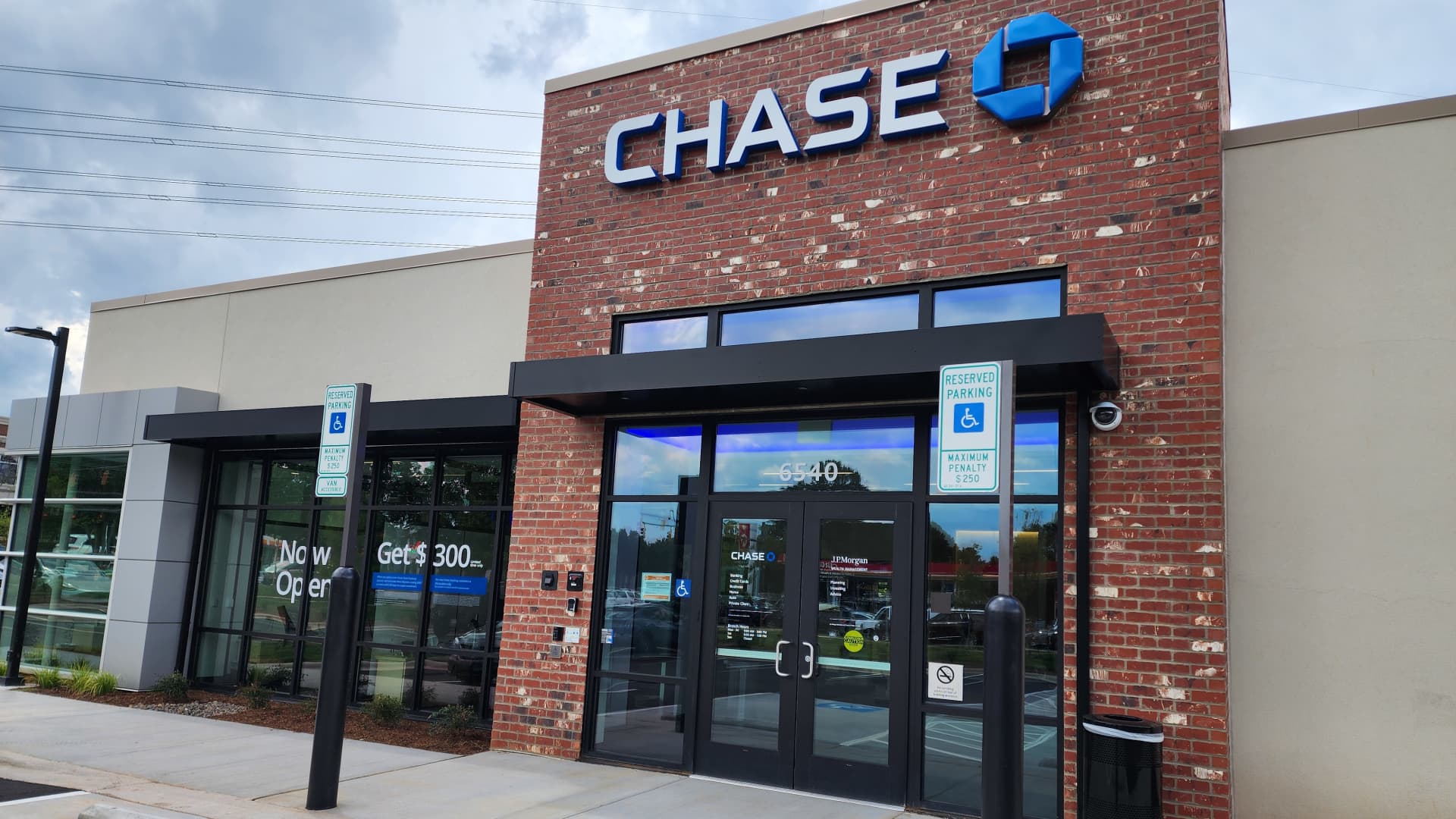 JPMorgan marks 1,000th branch opening since 2018 expansion plans JPMorgan marks 1,000th branch opening since 2018 expansion plans