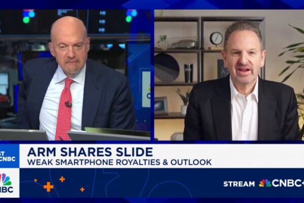 Arm stock tumbles on chip designer’s muted profit forecast Arm stock tumbles on chip designer’s muted profit forecast