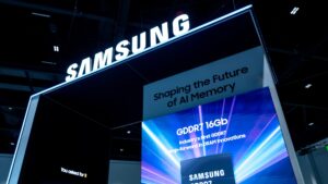 Samsung Electronics signs .5 billion chip-supply contract; shares rise