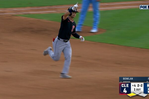 Steven Kwan hits a two-run homerun to extend the Guardians' lead over the Royals