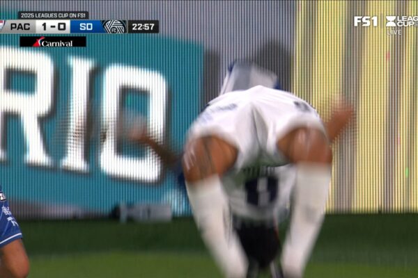 Víctor Guzmán scores a goal in 23' to give Pachuca a 1-0 lead over San Diego