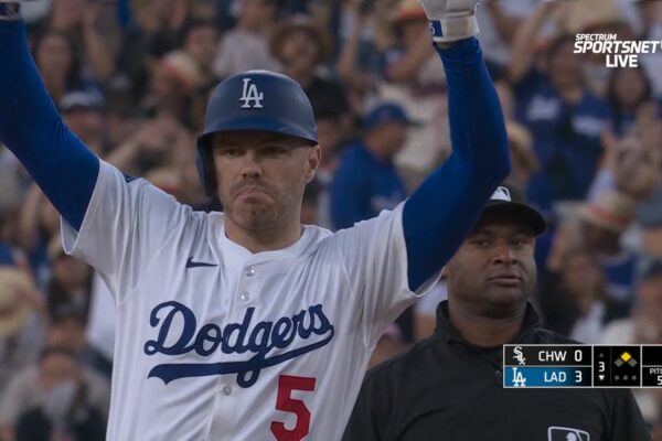 Freddie Freeman drives in Ohtani & Betts with second double to extend Dodgers’ lead vs. White Sox