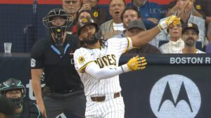 Fernando Tatis hits HR to put Padres on board vs. Diamondbacks