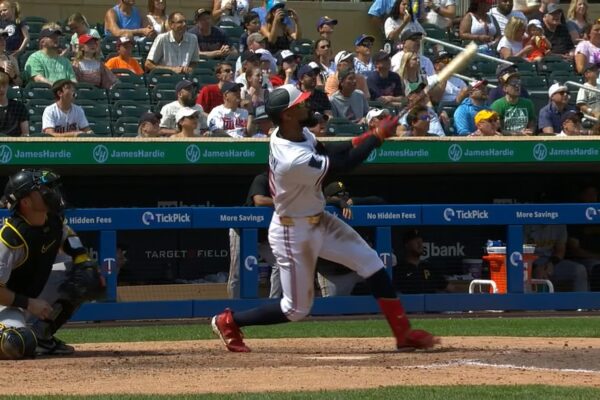 Twins' Byron Buxton hits for cycle vs. Pirates