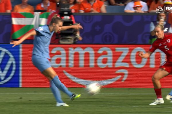 Vivianne Miedema scores from outside the box, giving Netherlands 1-0 lead over Wales