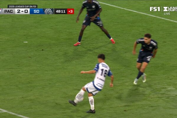 Alexéi Domínguez Figueroa scores in 45+3' to give Pachuca a 2–0 lead over San Diego