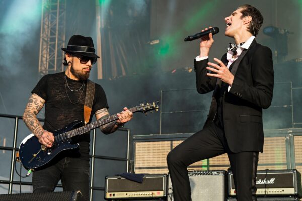 Jane’s Addiction bandmates sue each other over onstage fight that ended tour Jane’s Addiction bandmates sue each other over onstage fight that ended tour