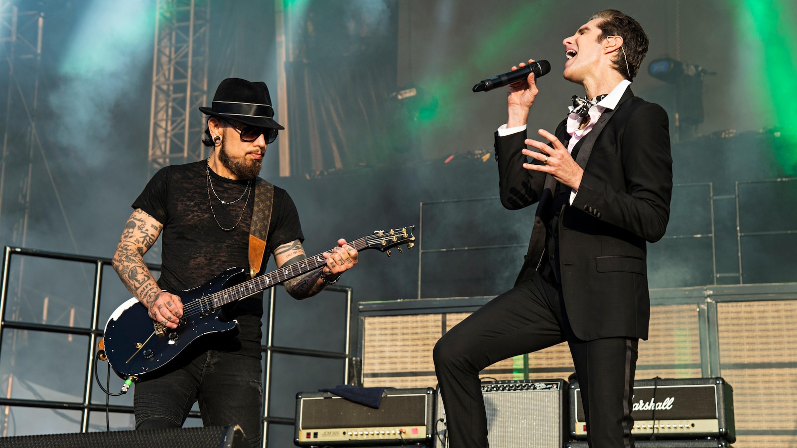 Jane’s Addiction bandmates sue each other over onstage fight that ended tour Jane’s Addiction bandmates sue each other over onstage fight that ended tour