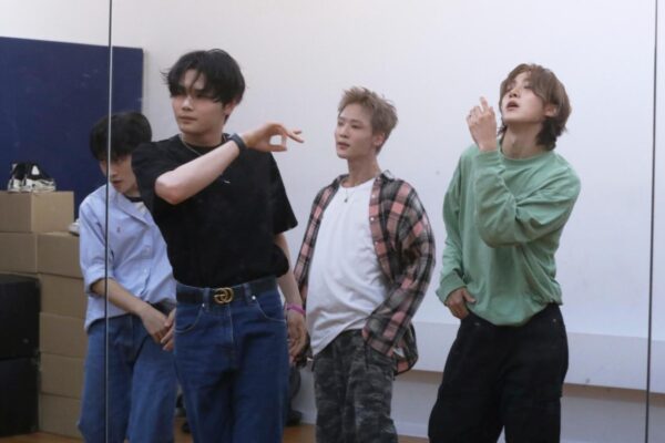 K-pop band 1VERSE debuts with 2 North Korean defector members K-pop band 1VERSE debuts with 2 North Korean defector members