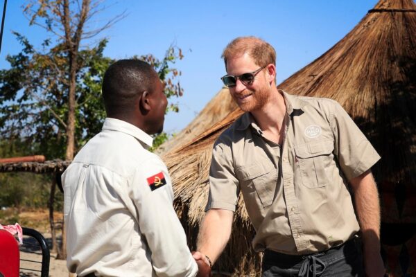 Prince Harry retraces Diana’s footsteps by walking through land mine field in Angola Prince Harry retraces Diana’s footsteps by walking through land mine field in Angola