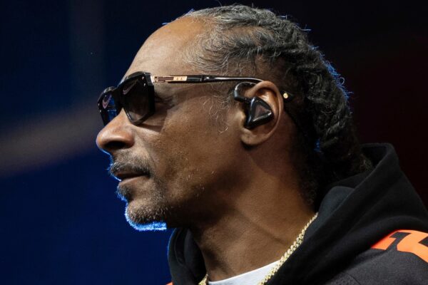 Snoop Dogg joins ownership group of Welsh soccer club Swansea Snoop Dogg joins ownership group of Welsh soccer club Swansea