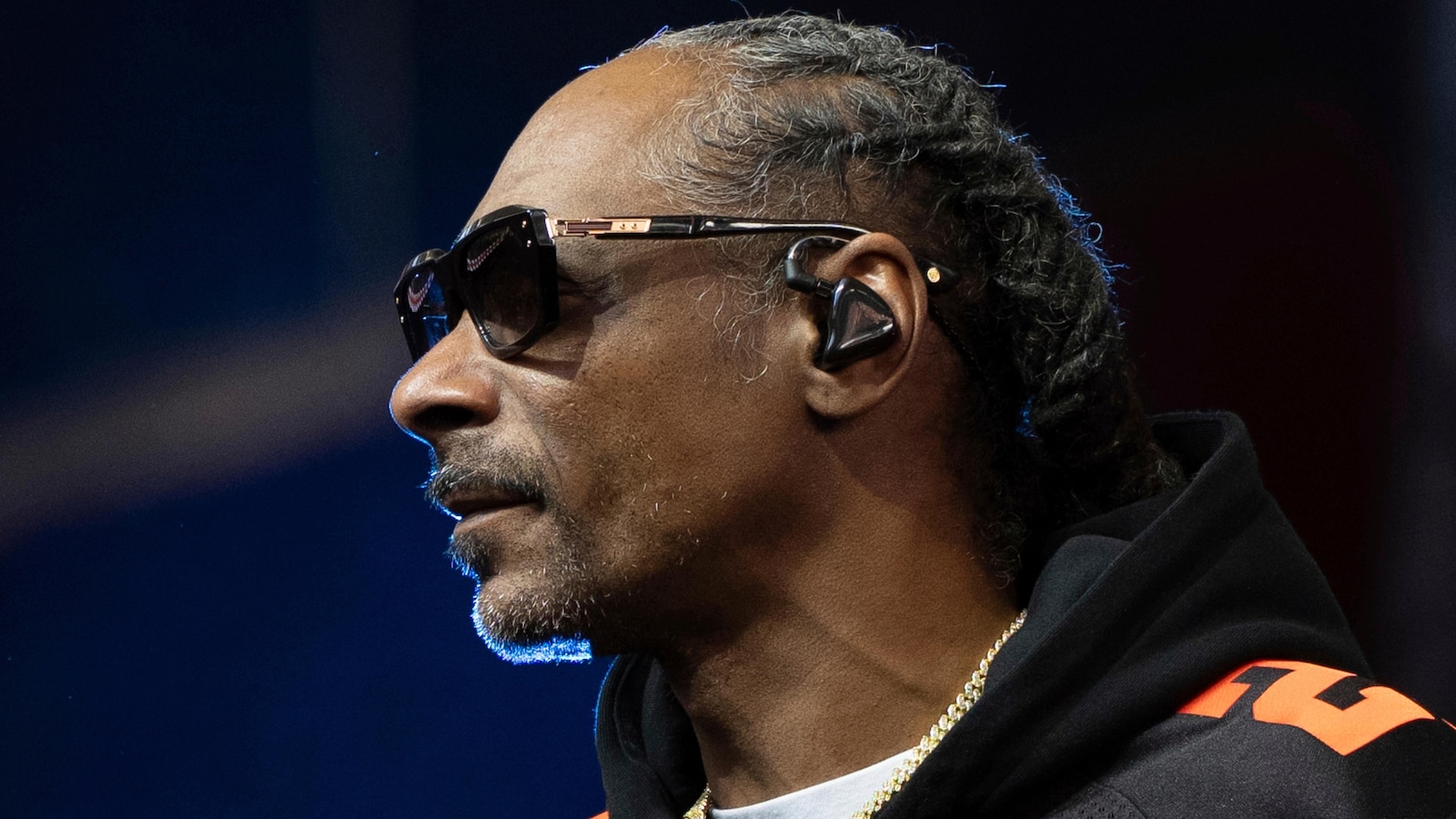 Snoop Dogg joins ownership group of Welsh soccer club Swansea Snoop Dogg joins ownership group of Welsh soccer club Swansea