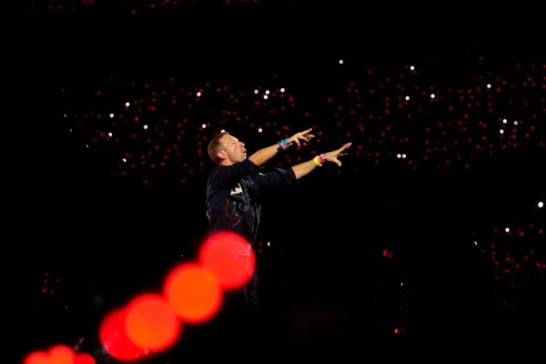 Coldplay’s jumbotron captures — what exactly? The internet has its theories Coldplay’s jumbotron captures — what exactly? The internet has its theories