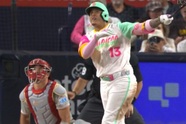 Padres' Manny Machado hits homer to extend lead vs. Phillies